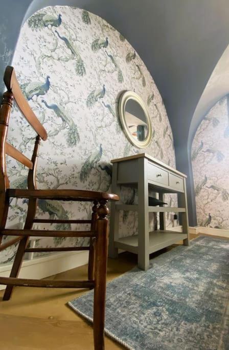 Stay In A Castle! Unique & Luxurious Historical Apartment, Self Contained, Free Parking & Wi-Fi Честер Екстер'єр фото